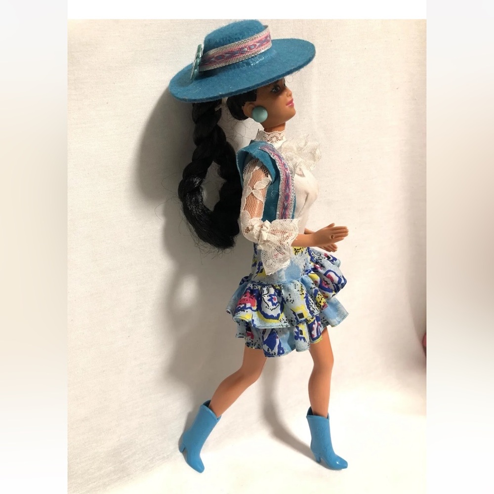 1989 Barbie Western Fun Nia Doll